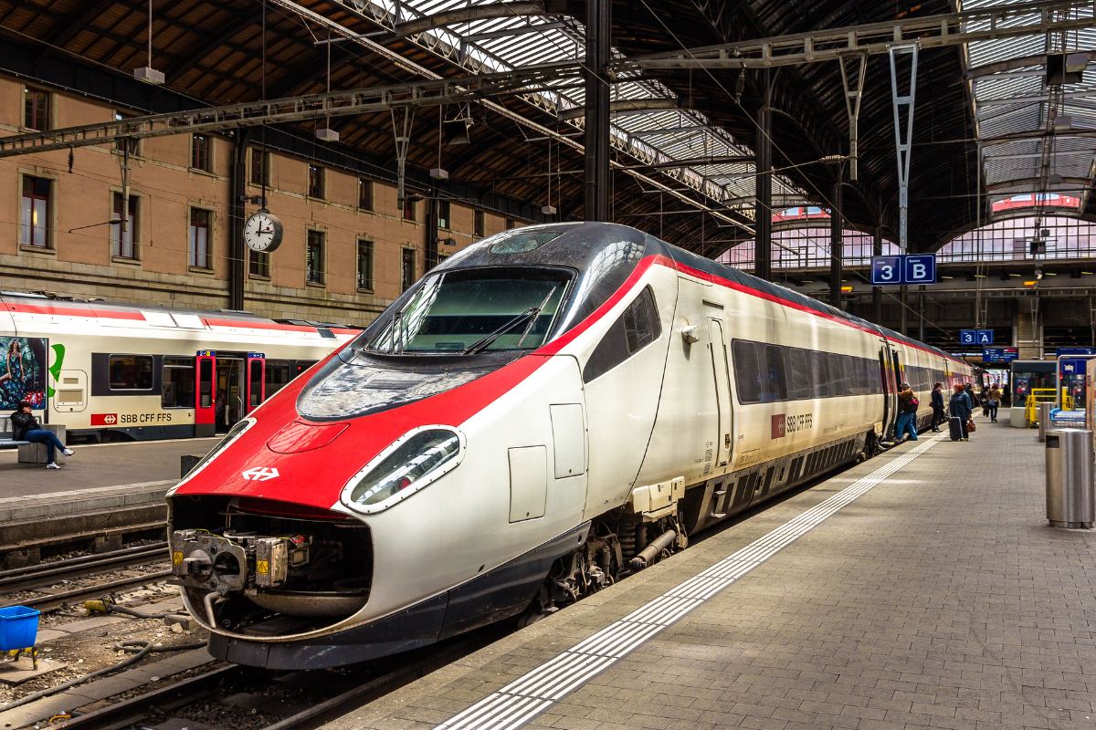 Dlaczego pociąg Pendolino jest uznawany w Polsce za pociąg klasy premium?